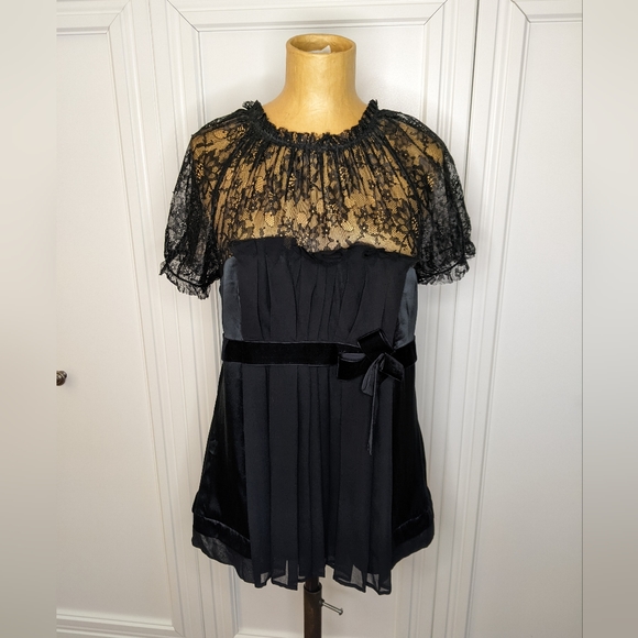 BCBGMaxAzria Tops - BCBGMaxAzria Women's Silk / Lace Top in Black Blouse Business Formal Size 8